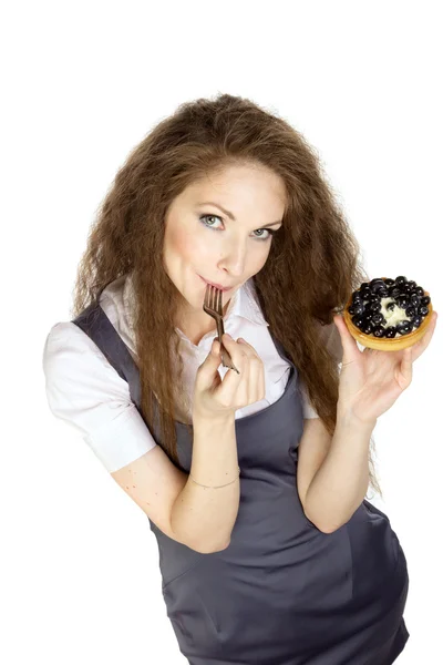 Vrouw genieten van cake — Stockfoto