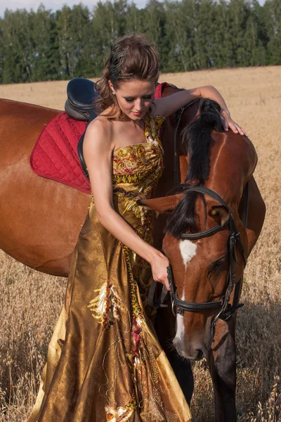 Femme avec cheval — Photo