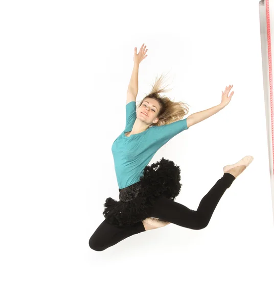 Mujer bailarina moderna posa estudio sobre fondo blanco — Foto de Stock