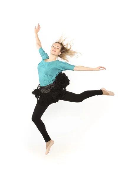 Moderne danser vrouw poses studio op witte achtergrond — Stockfoto