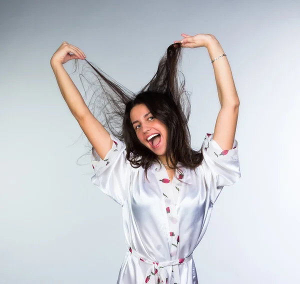 Frau am frühen Morgen im Peignoir — Stockfoto