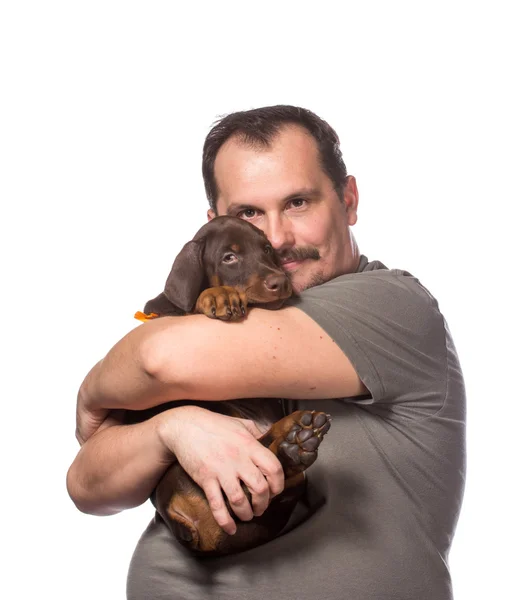 Adulto uomo è tenendo il suo dolce cucciolo isolato su bianco backgroun — Foto Stock