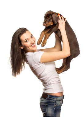 Beyaz arka plan üzerinde izole köpek ile esmer kız