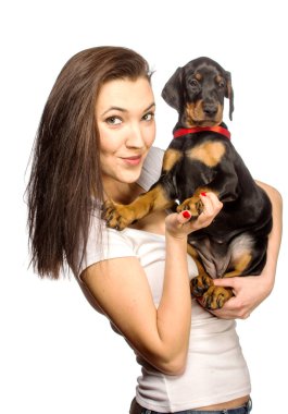 Beyaz arka plan üzerinde izole köpek ile esmer kız