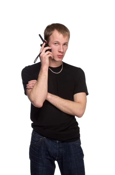 Joven oficial de seguridad hablando a través de su walkie talkie . — Foto de Stock