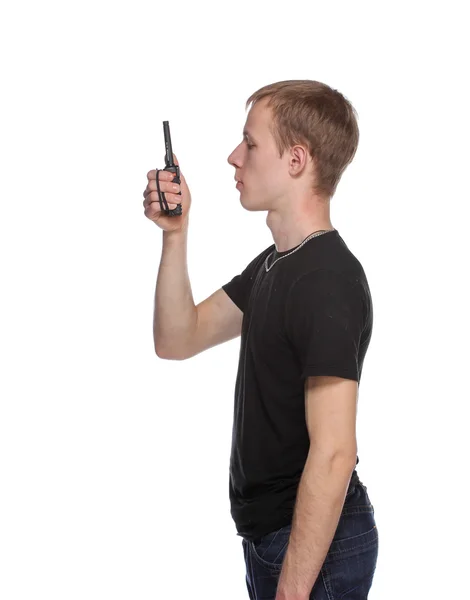 Jonge veiligheidsbeambte praten via zijn walkie talkie. — Stockfoto