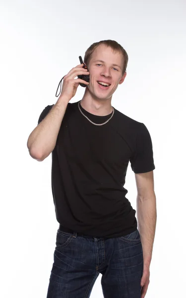 Jovem oficial de segurança falando através de seu walkie talkie . — Fotografia de Stock