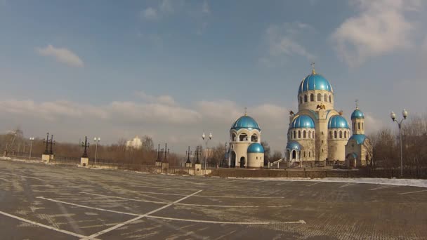 Russland. Moskau. Kirche der Heiligen Dreifaltigkeit. — Stockvideo
