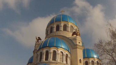 bulutlar hızlı Kilisesi üzerinde çalıştırmak