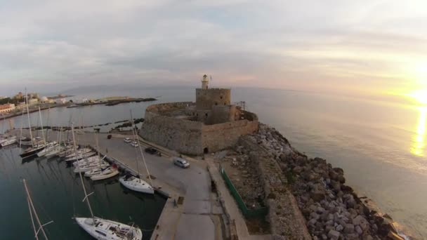 Vista aérea de Fort Saint Nicolas Rhodes, verano temprano en la mañana en Grecia — Vídeos de Stock