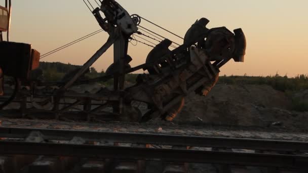 Sand mining excavator — Stock Video