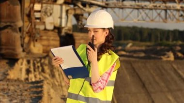 Not ve radyo sette konuşma ingineer yazıyor