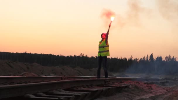 Fire signal in hand — Stock Video