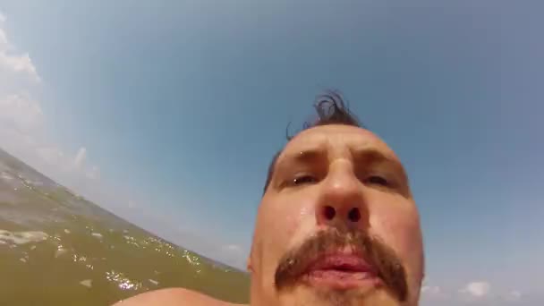 Hombre nadando — Vídeos de Stock