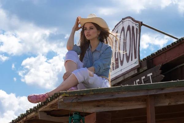 Close up portrait of happy cowgirl on roof — Stok Foto