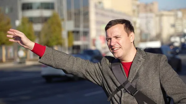 Millenial man på gatan — Stockfoto