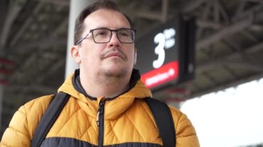 Sokaktaki Millenial adamı