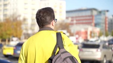 Sokaktaki Millenial adamı