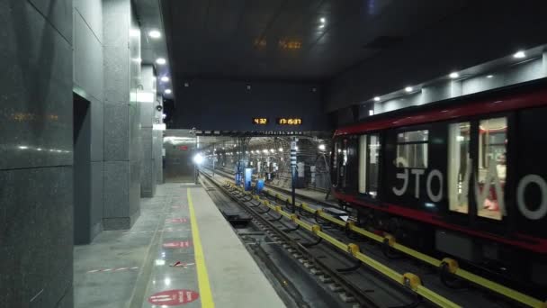 Kuncevskaya - adalah sebuah stasiun di jalur cincin besar Metro Moskwa — Stok Video