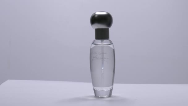 Perfume Bottle Rotation Studio Mar 2022 London — Stock Video