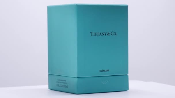 Tiffany Internce Box Perfume Bottle Rotation Studio Mar 2022 London — Stock Video