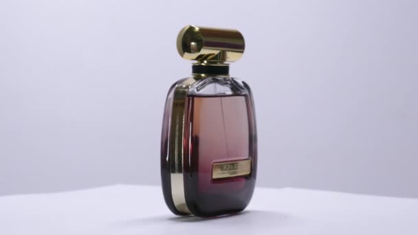 Nina Ricci Extase Parfümflasche Rotation Studio Mar 2022 London — Stockvideo