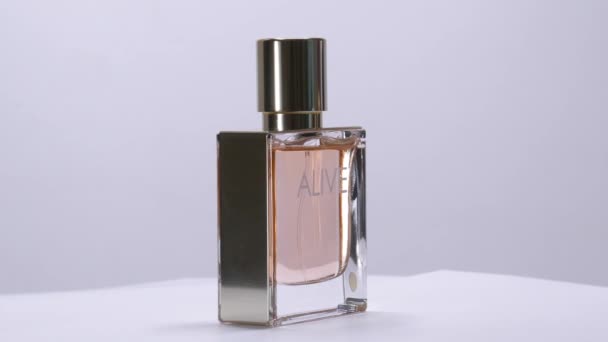 Alive Perfume Bottle Rotation Studio Mar 2022 London — Stock Video