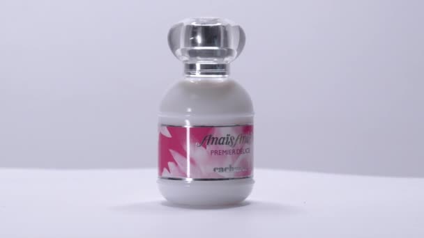 Anais Anais Cacharel Perfume Bottle Rotation Studio Mar 2022 London — Stock Video