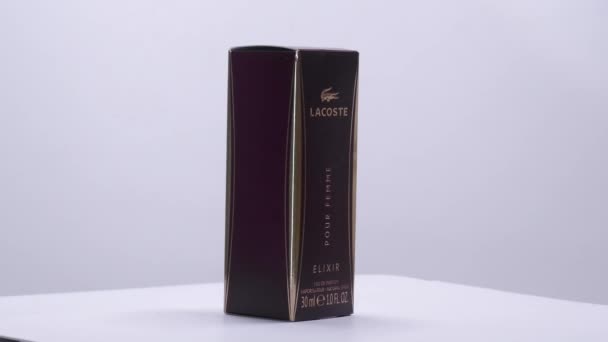 Lacoste Elixir Caja Con Rotación Botellas Perfume Estudio Mar 2022 — Vídeos de Stock