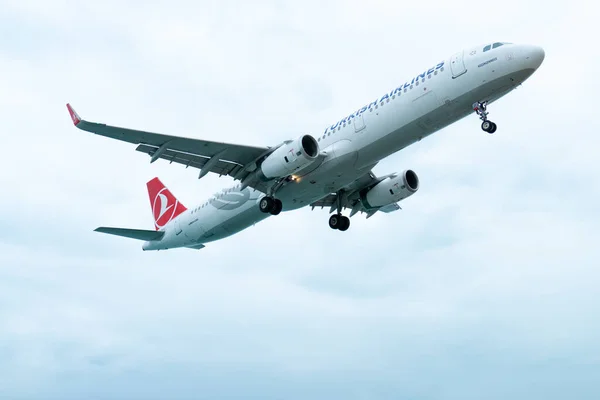 July 2022 Batumi Georgia Airplane Airbus A321 200 Turkish Airlines — Stock Photo, Image