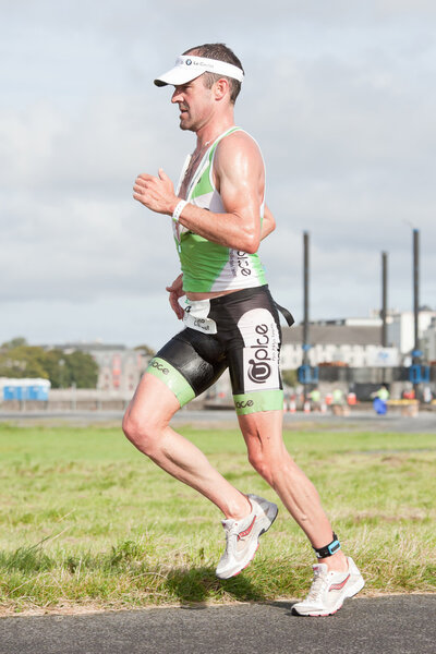 Профессиональный спортсмен Бруно Кабут (8)
)