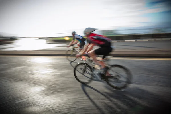 Sportler auf Fahrrädern — Stockfoto
