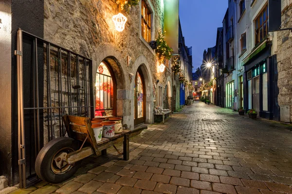 Oude stad straat 's nachts — Stockfoto