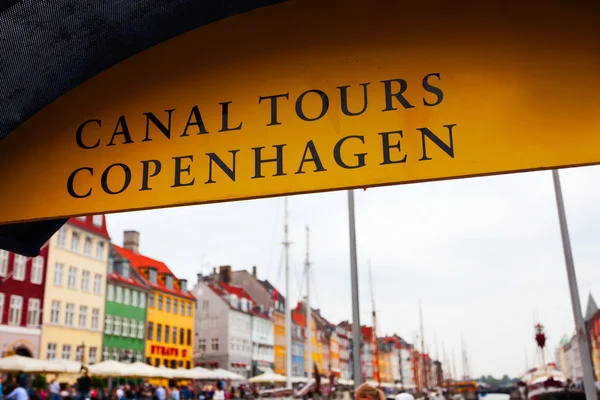 Tecken canal tours i Köpenhamn. — Stockfoto