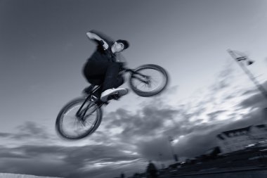sokak BMX stunts