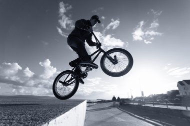 sokak BMX stunts