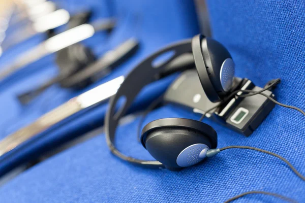 Wireless multi language headphones set — Stock Photo, Image