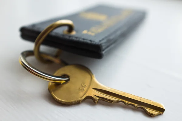 Hotel key with tag. Close up — Stock Photo, Image