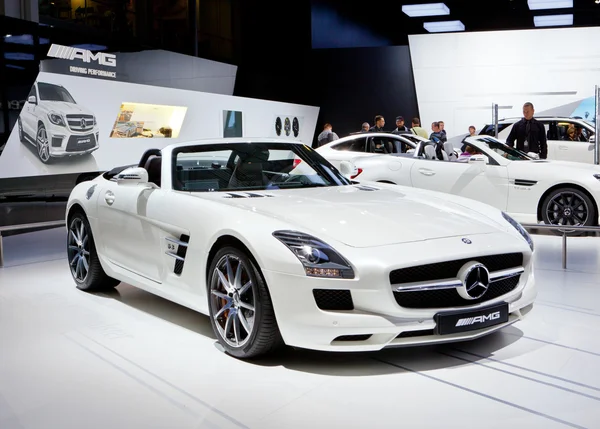 Moskau-september 4: mercedes amg sls roadster auf der moskauer internationalen messe — Stockfoto