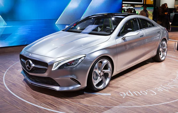 MOSCÚ 4 DE SEPTIEMBRE: Mercedes concept coupé en el Moto Internacional de Moscú — Foto de Stock