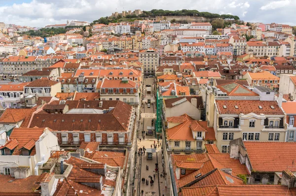 Вид с Mirador de Santa Lucia, Lisbon, Португалия — стоковое фото