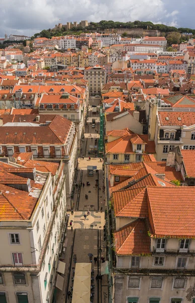 Вид с Mirador de Santa Lucia, Lisbon, Португалия — стоковое фото