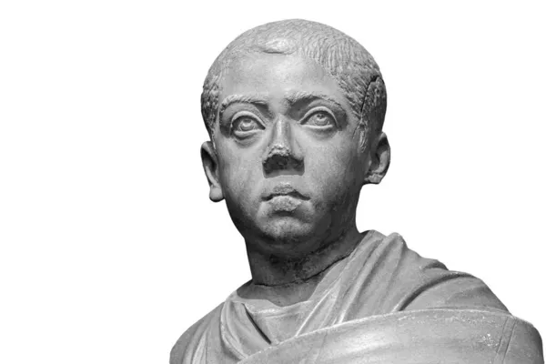 Chlapec v tóze. Hlava sochy římského chlapce. Starověká socha izolovaná na bílém pozadí. Klasický starožitnost mladý muž portrét — Stock fotografie
