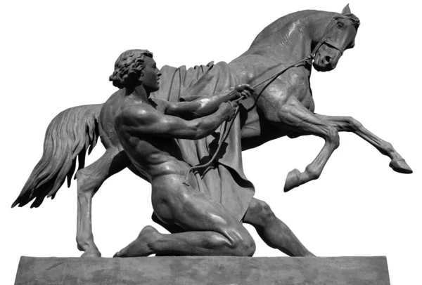 Kůň a člověk starobylá socha Anichkovského mostu v Petrohradě. Památník izolovaný na bílém pozadí Stock Fotografie
