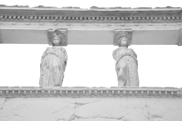 雅典Erechtheion神庙的Caryatid门廊，白色背景，有剪路 — 图库照片