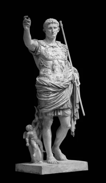 Emperador romano César Augusto de Prima Oporto estatua aislada sobre fondo negro con camino de recorte — Foto de Stock