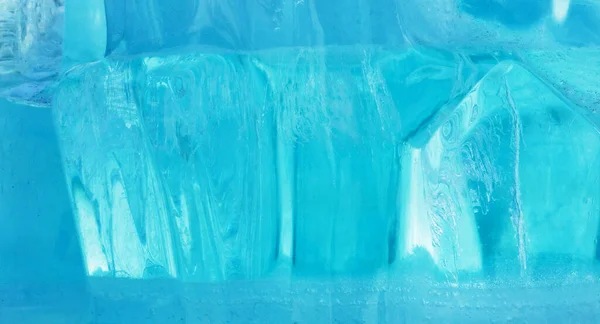 Ściana bloku lodu jako tekstura lub tło. Zimno mróz przejrzysty wzór cegieł — Zdjęcie stockowe