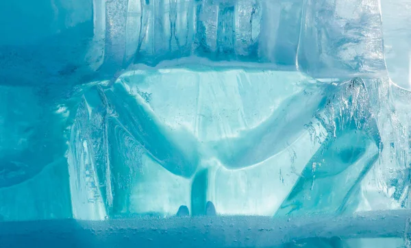 Pared de bloques de hielo como textura o fondo. Patrón de ladrillos transparentes heladas frías Imagen de stock