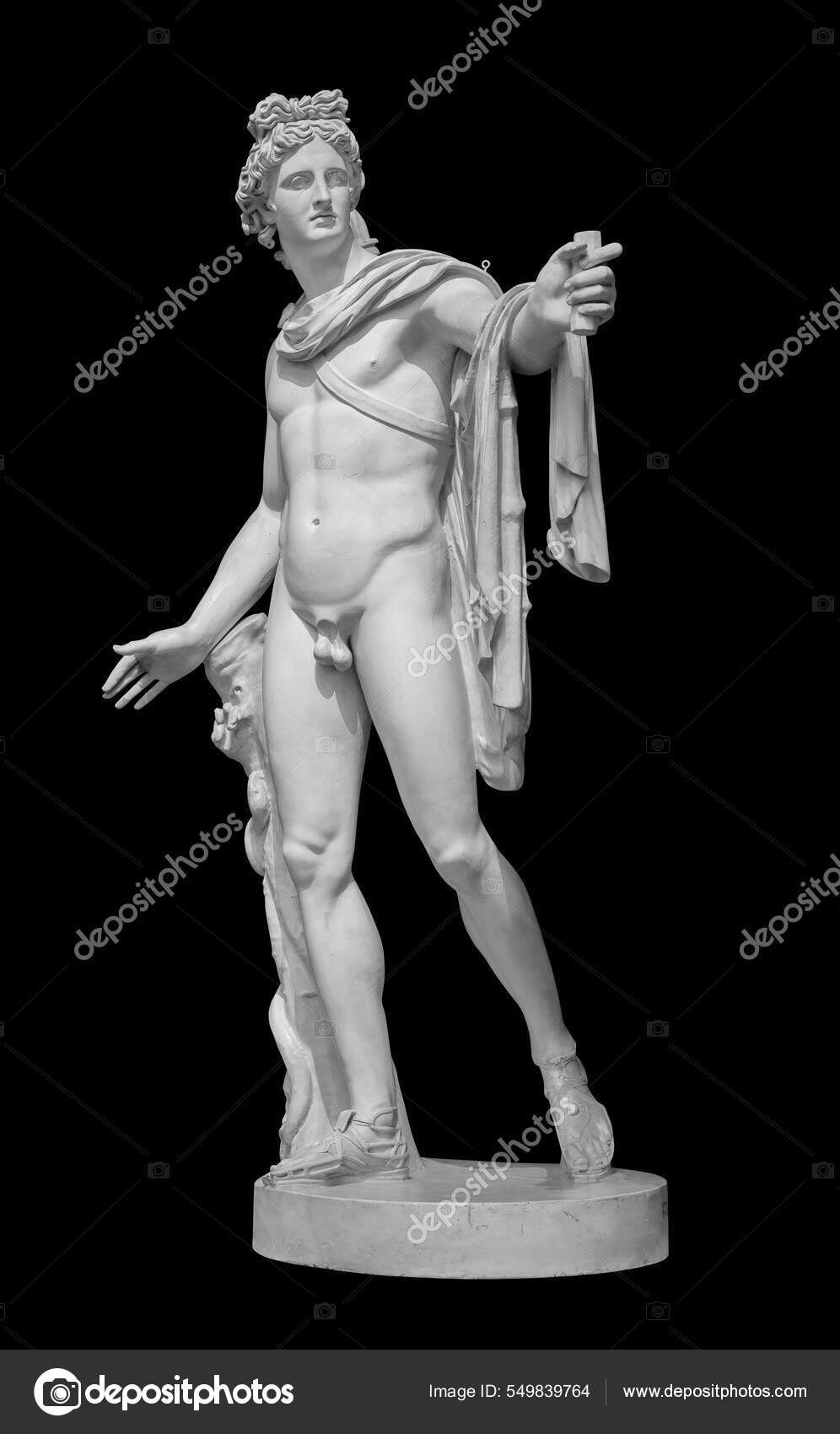 Dios Apolo escultura. Antiguo dios griego del sol y la poesía copia de yeso  de una estatua de mármol aislado en negro con camino de recorte — Foto de  stock #549839764 © gilmanshin, image size:996x1700