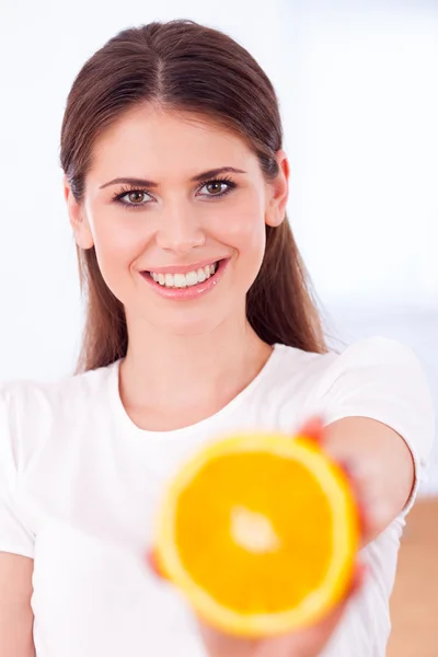 Young woman with orange — Stock Photo, Image